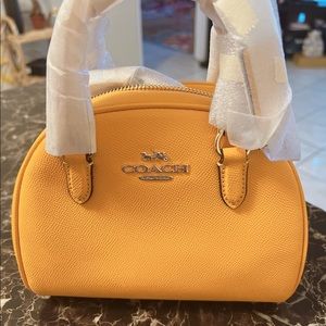 NWT Coach Sydney Satchel In Signature Canvas